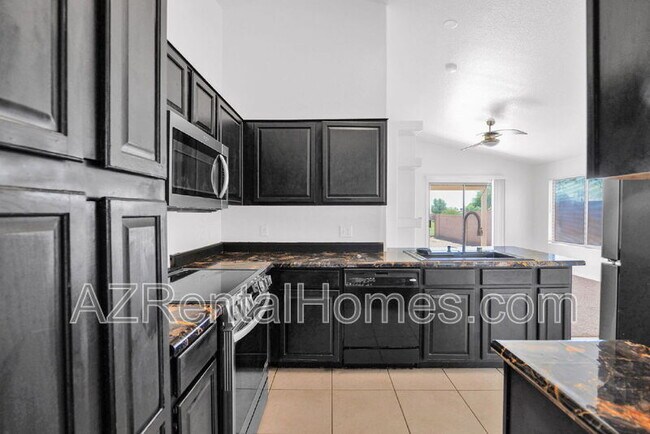 Building Photo - 987 E Santa Cruz Ln