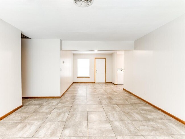 Building Photo - 1804 Melrose Dr