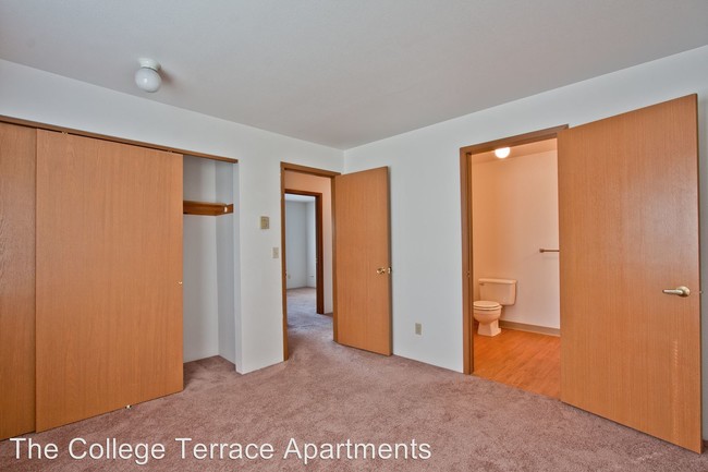 Building Photo - 4004-4004 W Fort George Wright Dr