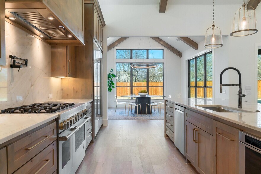 Building Photo - 3311 Regent Dr