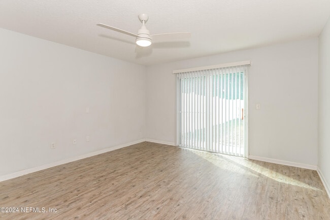 Building Photo - 528 Eiseman Wy