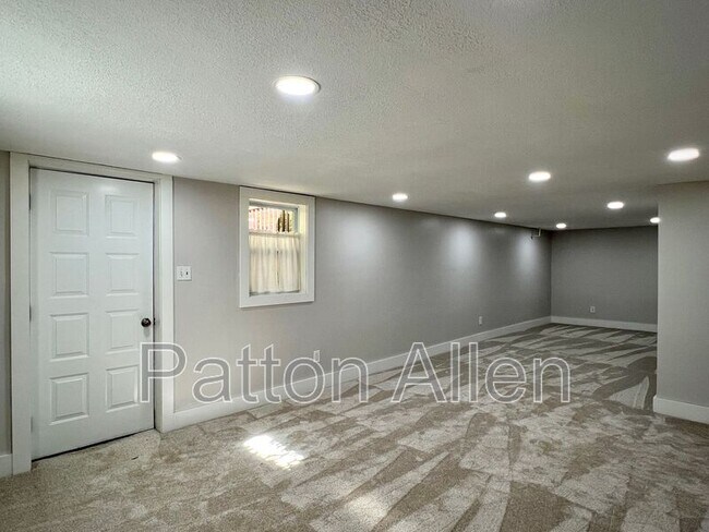 Building Photo - 126 Locust Ct