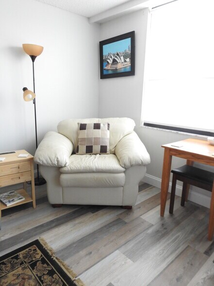 Building Photo - 2620 Cove Cay Dr