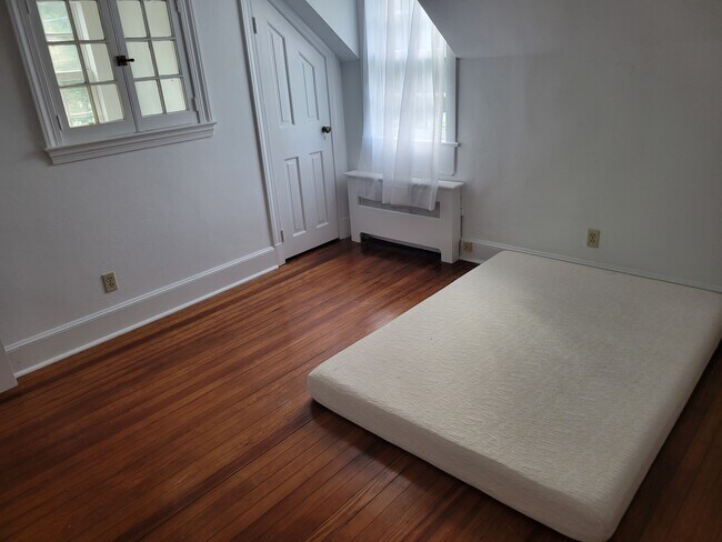 Second bedroom - 106 Wolver Hollow Rd