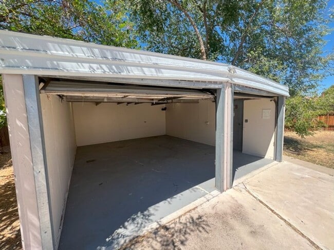 Building Photo - Three Bedroom Home In Northwest Reno.