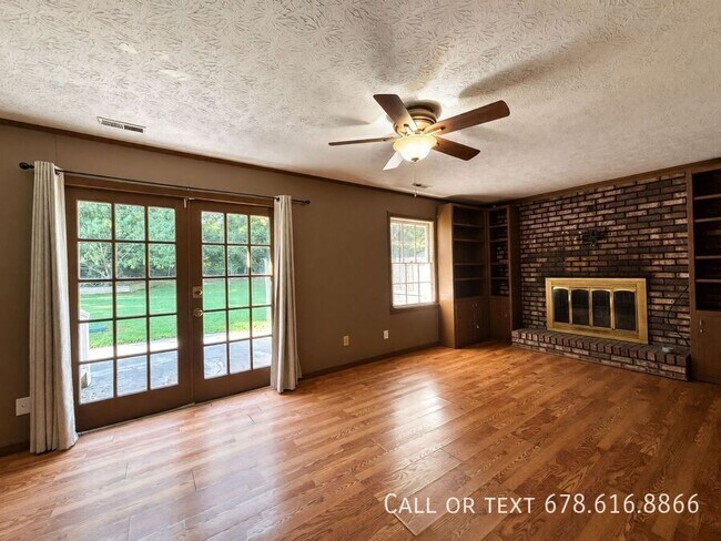 Building Photo - 2666 S Lakeview Dr SW