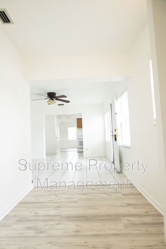 Building Photo - 1300 13th Ave S