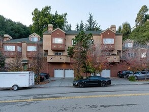 Building Photo - 158 Caldecott Ln