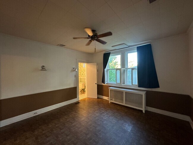 Building Photo - Charming 3 Bedroom/1.5 Bathroom Home in Ha...