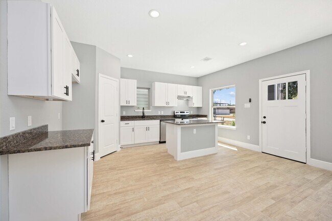 Building Photo - 4653 Mallow St