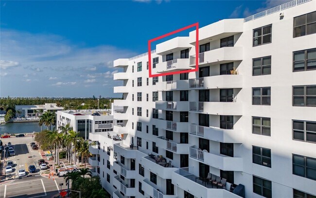 Building Photo - 4301 Collins Ave