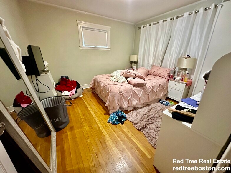 Building Photo - 62 Litchfield St