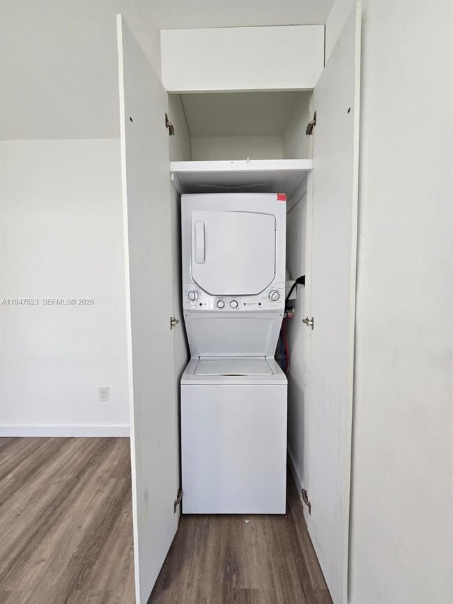 Building Photo - 1945 NE 171 St