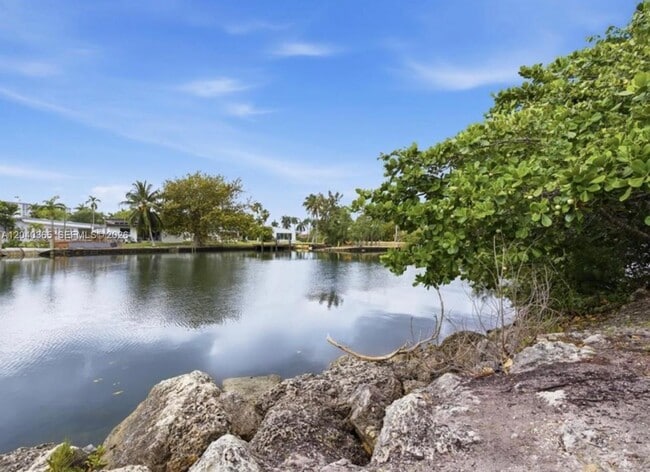 Building Photo - 16500 Collins Ave