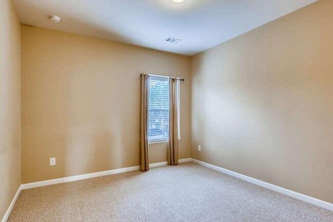 Building Photo - 934 Urban Ash Ct