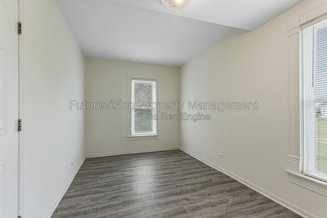 Building Photo - 107 Stevens Ave