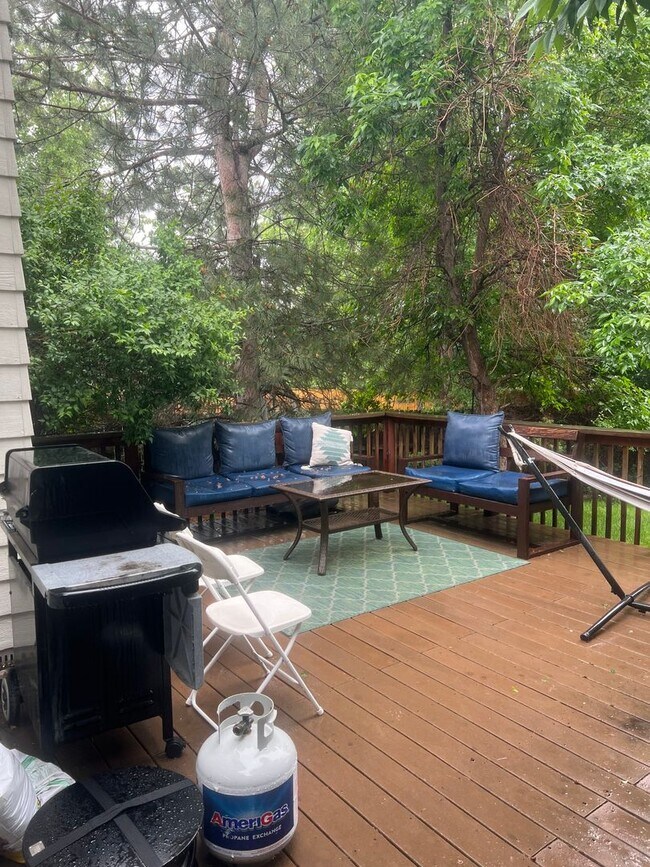 Building Photo - 2568 Vine Pl