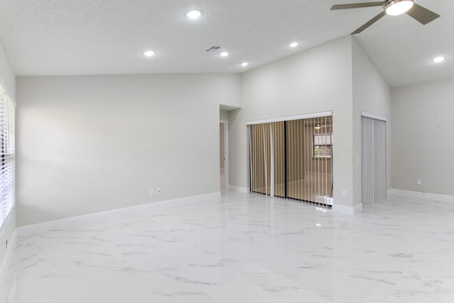 Building Photo - 6349 Oak Meadow Bend