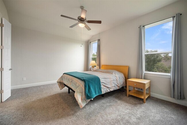Building Photo - 127 Buteo St