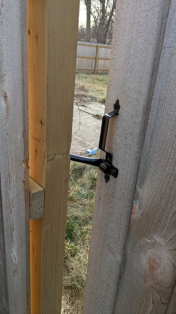 Building Photo - 806 S Saville Ave