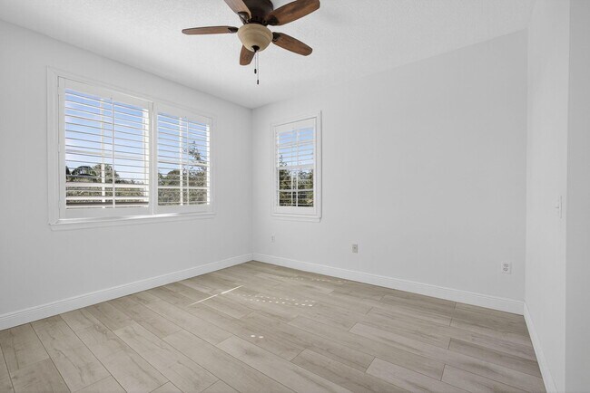 Building Photo - 5301 Myrtlewood Cir E