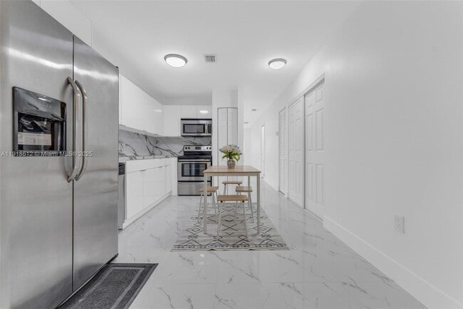 Building Photo - 2401 SW 102nd Ave