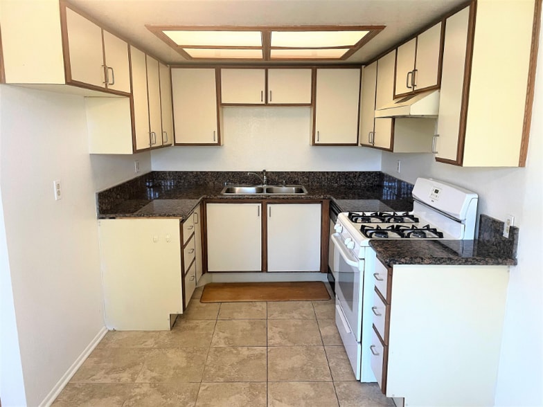 Building Photo - 503 S Adams St