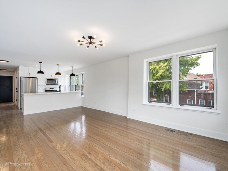 Building Photo - 3557 N Bell Ave