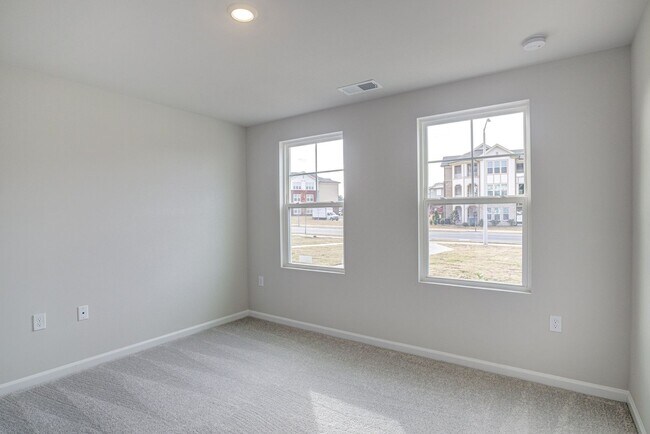 Building Photo - 2437 Kasota Ln
