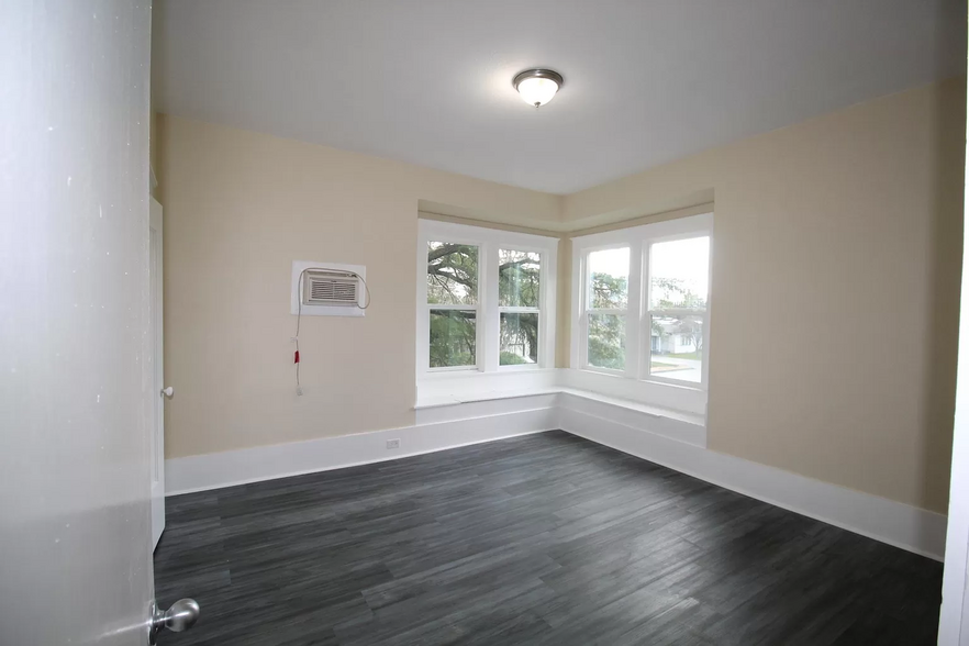 Building Photo - 309 N Adams St