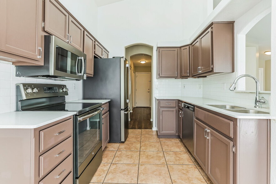 Building Photo - 1247 E Cindy St