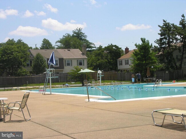 Building Photo - 6533 Yadkin Ct