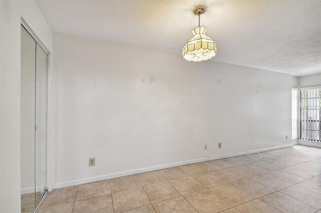 Building Photo - 8423 Seminole Blvd