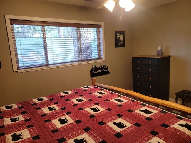 Building Photo - Fully furnished condo with pool