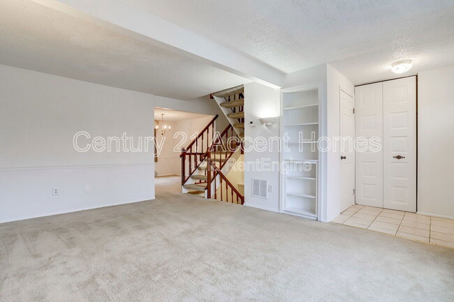 Building Photo - 5328 Larochelle Ct