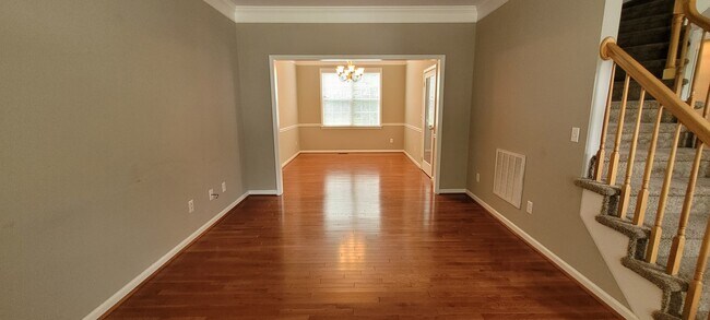 Building Photo - 8 Holly Springs Ln