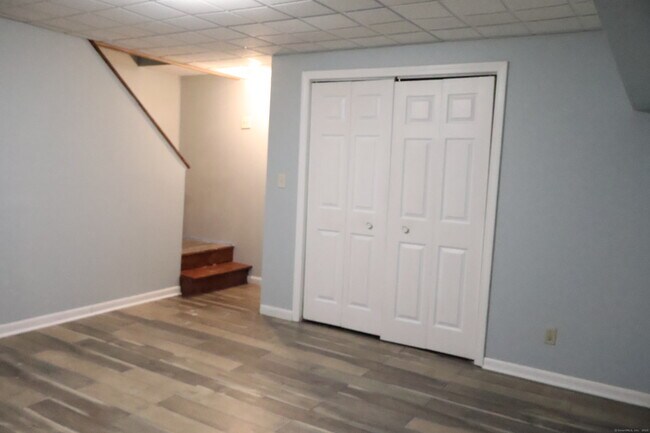 Building Photo - 745 Merrow Rd