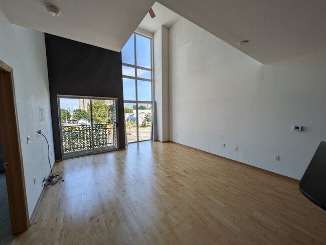 Living room area - 2121 S Kinnickinnic Ave