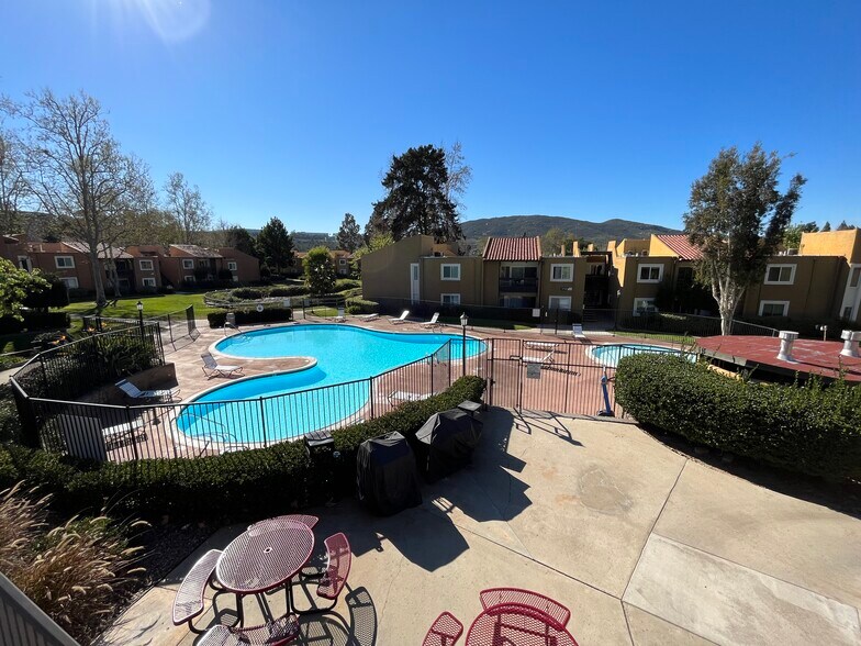 Building Photo - 17131 W Bernardo Dr