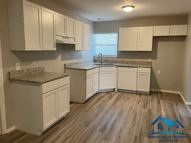 Building Photo - 1225 Kenwood Dr