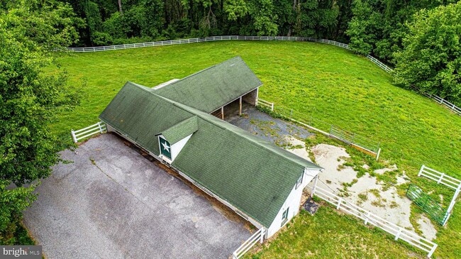 Building Photo - 607 E Wheel Rd