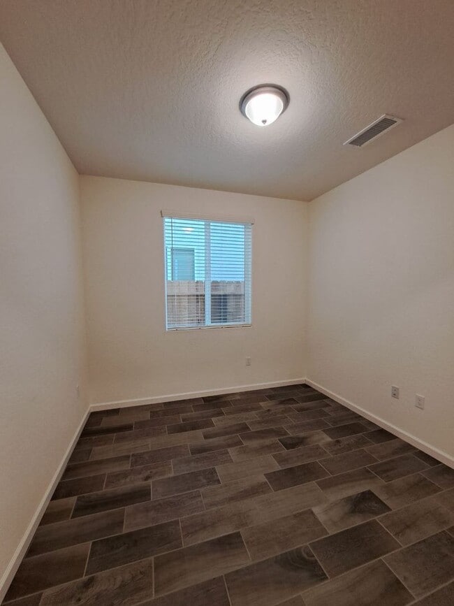 Building Photo - RENT REDUCE TO $2490 - New Fresno Home with Bonus Room & Solar!