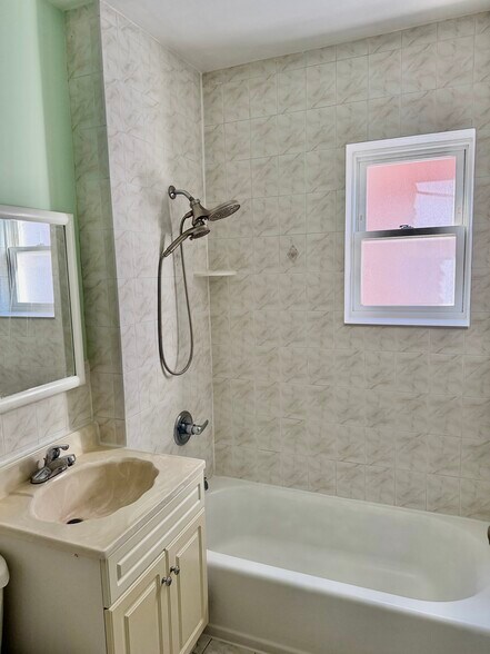 Building Photo - 66 Grant Ave