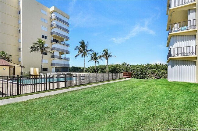 Building Photo - 7440 S Ocean Dr