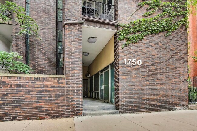 Building Photo - 1750 N Wells St