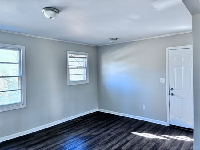 Building Photo - 70 Lakeside Dr