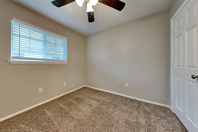 Building Photo - 16854 Gleneagle Dr N
