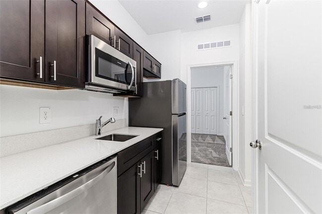 Building Photo - 1121 Deepwater Cir