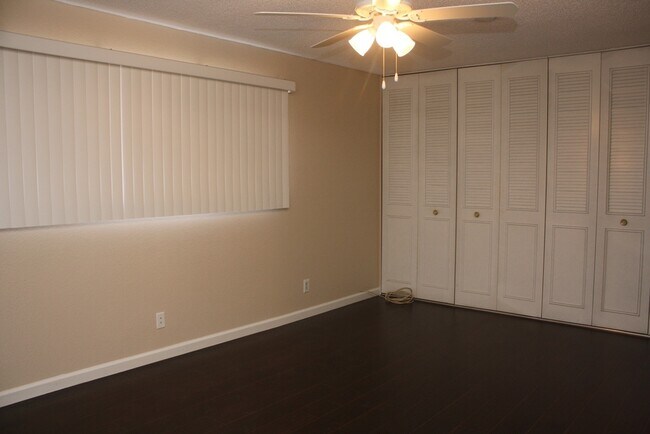 Building Photo - Superb Dual Master Townhome!