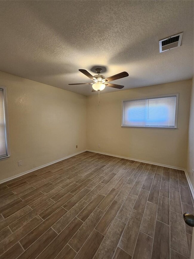 Building Photo - 2107 Old W Pl